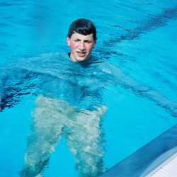 Hoodie in Swimmingpool